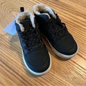 NWT Oshkosh Black Sherpa High Top Sneakers SZ 6